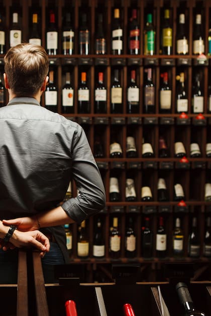 Adiós a los mitos del vino. Por qué la tapa a rosca, el hielo y las botellas pesadas no inciden en su calidad 