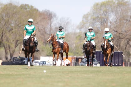 Barto Castagnola, Facundo Pieres, Jeta Castagnola y Pablo Mac Donough: La Natividad en acción