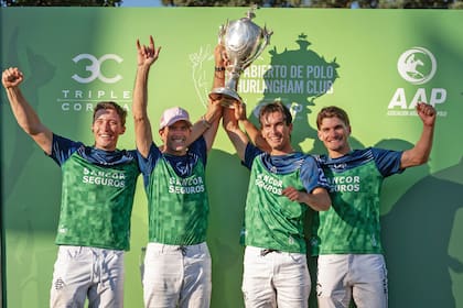 Bartolomé Castagnola, Adolfo Cambiaso, Poroto Cambiaso y Camilo (Jeta) Castagnola, bicampeones