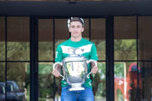 Bartolomé Castagnola (h.), en La Natividad, con la copa del Abierto de Palermo: crack a los 22