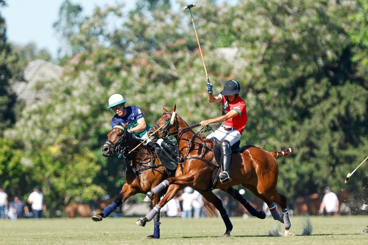 Bartolomé Castagnola pega de cogota y supera a Hilario Ulloa; La Natividad-La Dolfina casi triplicó en el tanteador a un rival apenas 3 goles de handicap inferior en el Abierto de Tortugas.
