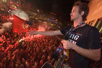 Festejando un título del Basilea ante los hinchas, en plena ciudad.