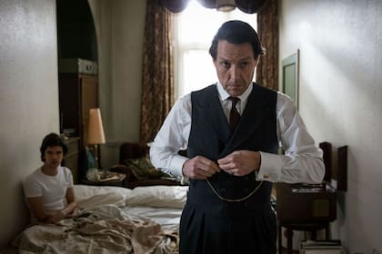 Basada en un increíble caso real, la miniserie de tres episodios dirigida por Stephen Frears está basada en el libro de John Preston y es un verdadero triunfo