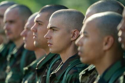 Basada en una historia real, propone una mirada distinta sobre la vida militar