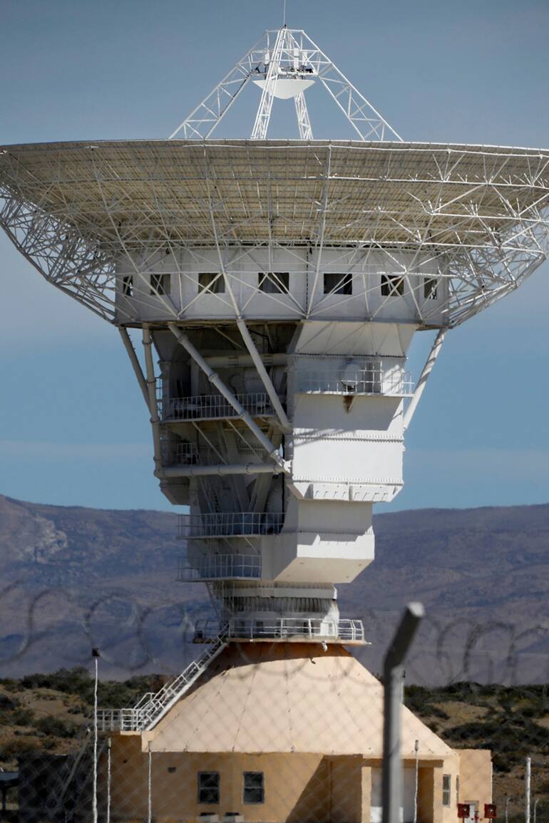 La antena de la estación espacial china mide 48 metros, tiene 35 metros de diámetro y pesa 450 toneladas