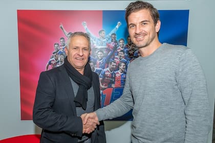 Con Ruedi Zbinden, director deportivo del FC Basilea, a fines del 2019, cuando Franco entró en funciones.