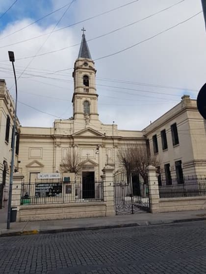 Basílica de San Cayetano, en Liniers, donde se encuentra el santuario al que cada 7 de agosto miles de peregrinos se acercan
