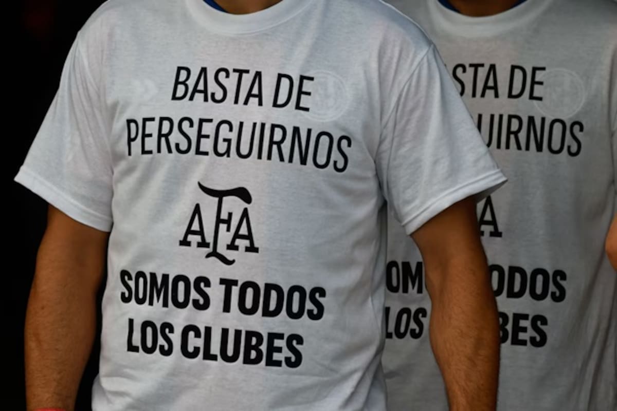 "Basta de perseguirnos. AFA somos todos los clubes", el mensaje que lucieron varios clubes en apoyo a Tapia y Toviggino