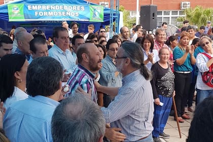 Basterra saludando a Insfrán