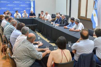 Basterra se reunión con cooperativistas de las FAA