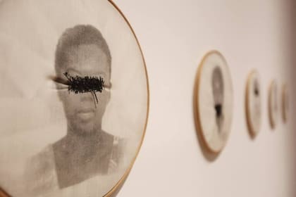 Bastidores, obra de Rosana Paulino expuesta en Malba