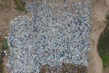 Una toma a menor altura permite tomar una mejor dimensión del tamaño de las montañas de basura