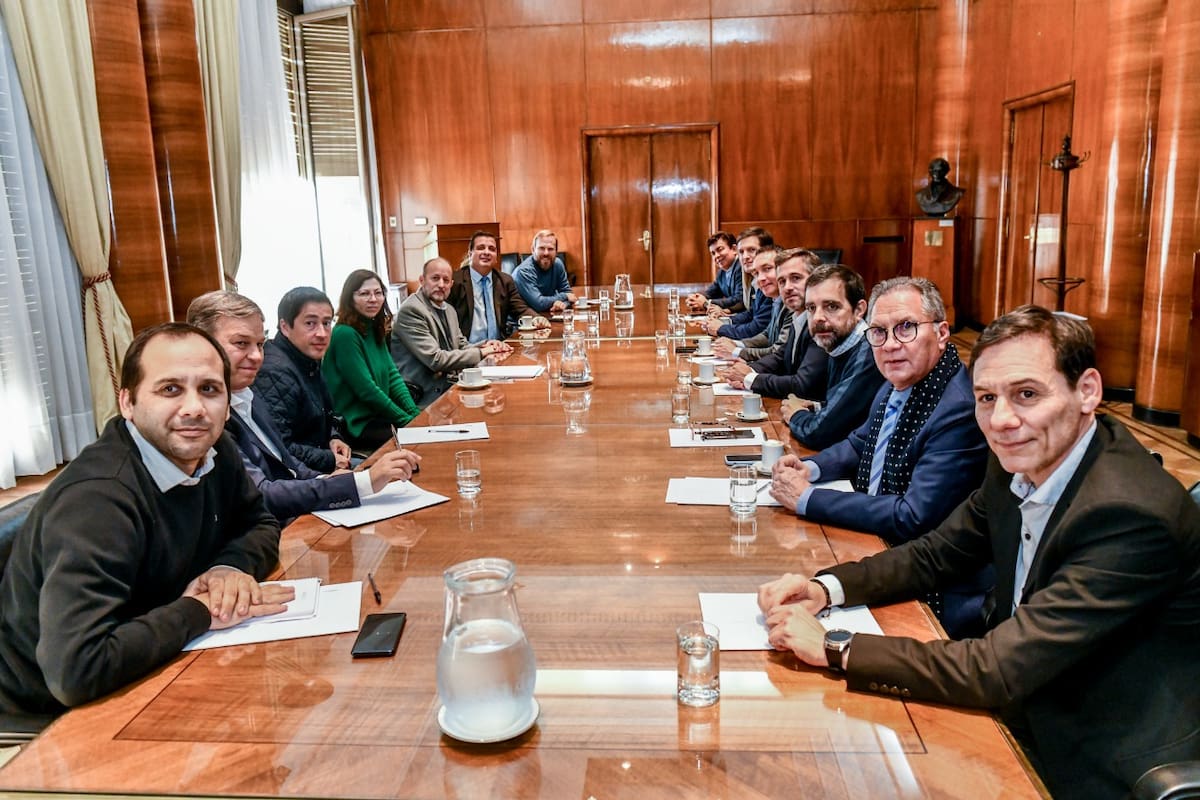 Batakis, con intendentes de la primera y la tercera sección electoral, funcionarios y legisladores