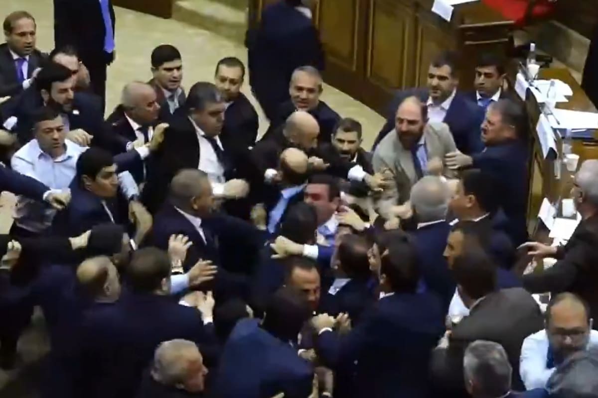 Batalla campal en el Parlamento de Armenia
