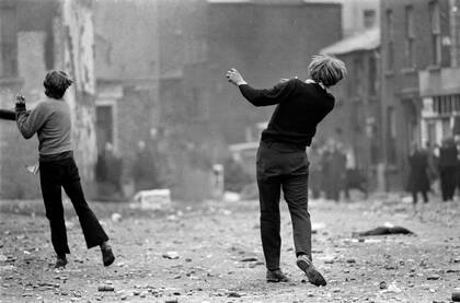 Batalla de Bogside, Derry, Irlanda del Norte, agosto de 1969, de Gilles Caron