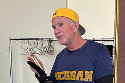 Baterista de Red Hot Chili Peppers, Chad Smith, da beca a estudiantes