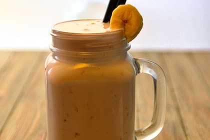 Batido de banana y mantequilla de maní.