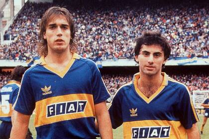 A puro gol en Boca: Batistuta junto a Diego Latorre, en el ciclo del Maestro Tabárez