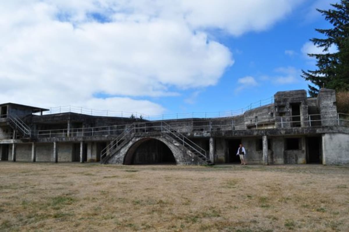Battery Russell, un fuerte ubicado dentro del Parque Estatal Fort Stevens, Oregon