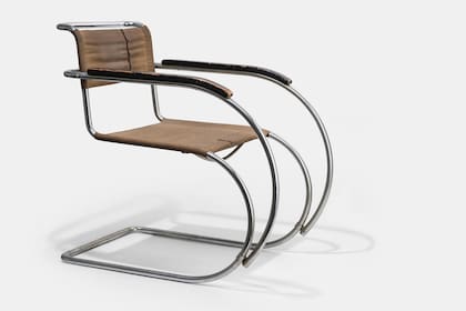 Ergonométrica y aerodinámica, la silla MR 534 representa a la Bauhaus