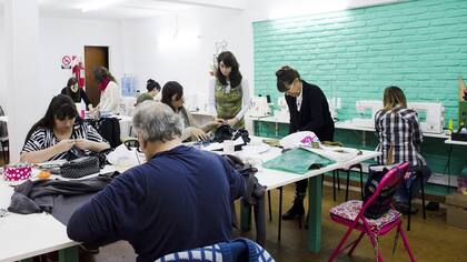 Baúl de moda, talleres de costura, bordado y arte textil