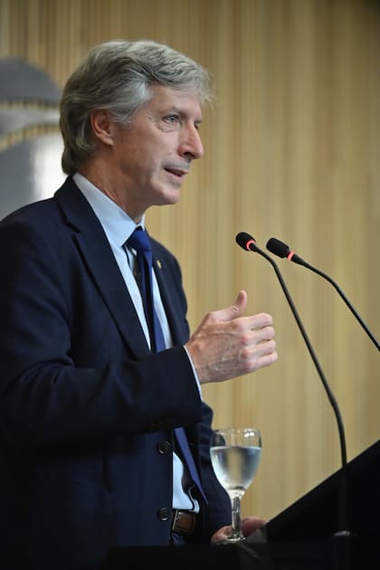 Bausili dijo que en 2025 el mercado testeó la fragilidad del régimen cambiario y monetario y, por primera vez desde 1995, ganó el régimen