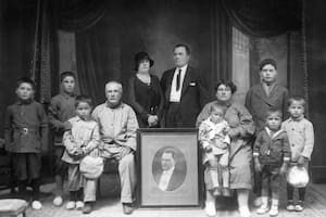 Bautismo del niño Hipólito Antonio Cruz, hijo de Don Ignacio Cruz, séptimo hijo varón, ahijado del Presidente de la República Dr. Hipólito Yrigoyen. Rufino, Santa Fe (1929).