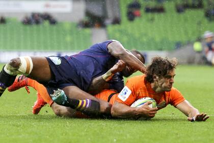 Bautista Ezcurra apoya el try de la victoria en Melbourne para Jaguares