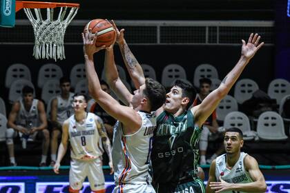 Bautista Lugarini, de Bahía Basket, y Leonardo Lema, de Atenas, dos jóvenes promesas de la Liga Nacional, con la responsabilidad de sostener la categoría para sus equipos