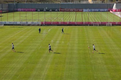 Bayern Múnich realizó este lunes su primer entrenamiento en grupos reducidos