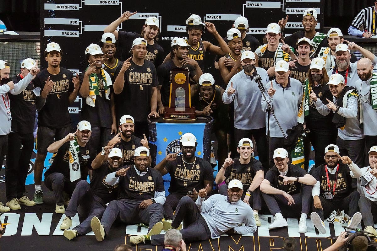 Baylor Bears, el nuevo campeón del básquetbol universitario de los Estados Unidos. Logró su primer título y derrotó a Bulldogs Gonzaga que no había perdido ningún partido