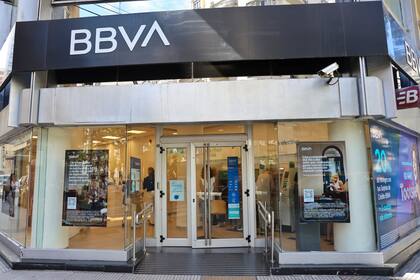 BBVA podrá comprar títulos de Sabadell si alcanza un control del 30% al 50% ahora o en una segunda O