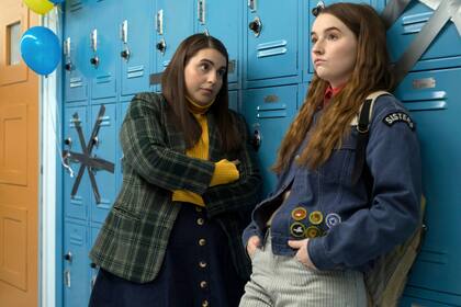 Beanie Fledstein y Kaitlyn Dever