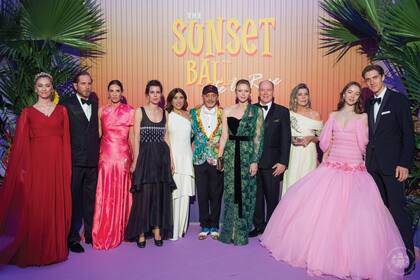 Beatrice Borromeo, Andrea Casiraghi junto a su mujer, Tatiana Santo Domingo, Charlotte Casiraghi, la bailarina y coreógrafa Blanca Li, el diseñador Christian Louboutin, los príncipes Charlene y Alberto de Mónaco, la princesa Carolina, la princesa Alexandra de Hannover y su novio, Ben-Sylvester Strautmann.