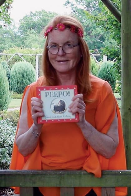 El mismo día del casamiento, Sarah Ferguson leyó cuentos para chicos en el programa que tiene en Youtube