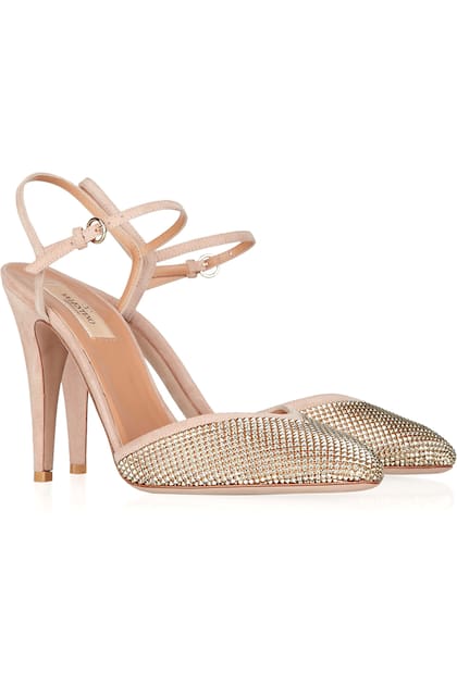 En un gesto austero, además del vestido vintage, Beatriz recicló los zapatos Valentino que usó nueve años atrás en la boda de los duques de Cambridge