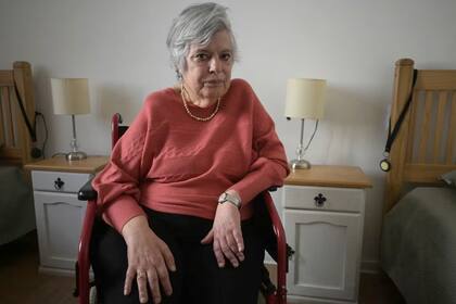 Beatriz Gelos, que sufre de ELA, apoya la ley de Muerte digna en Uruguay. (Foto: AFP/Eitan Abrahamovich).
