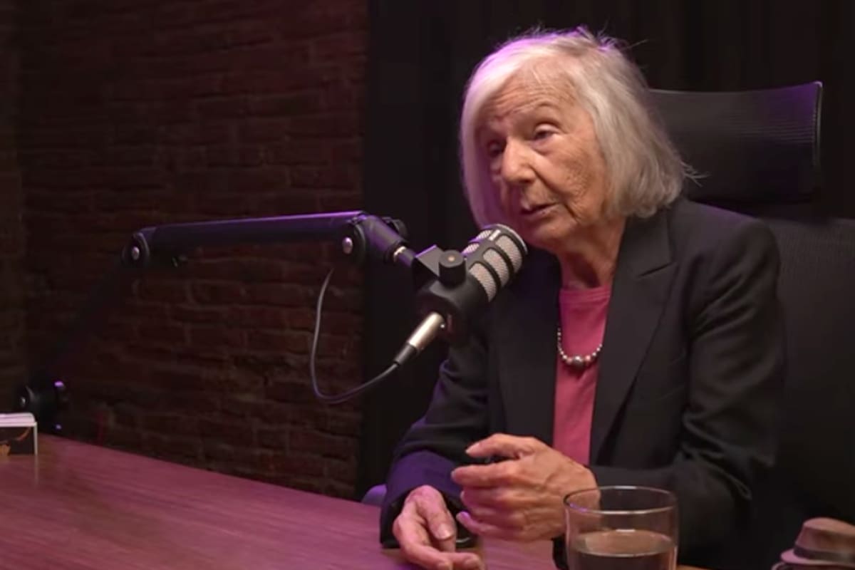 Beatriz Sarlo durante una entrevista con un streamer (Archivo)