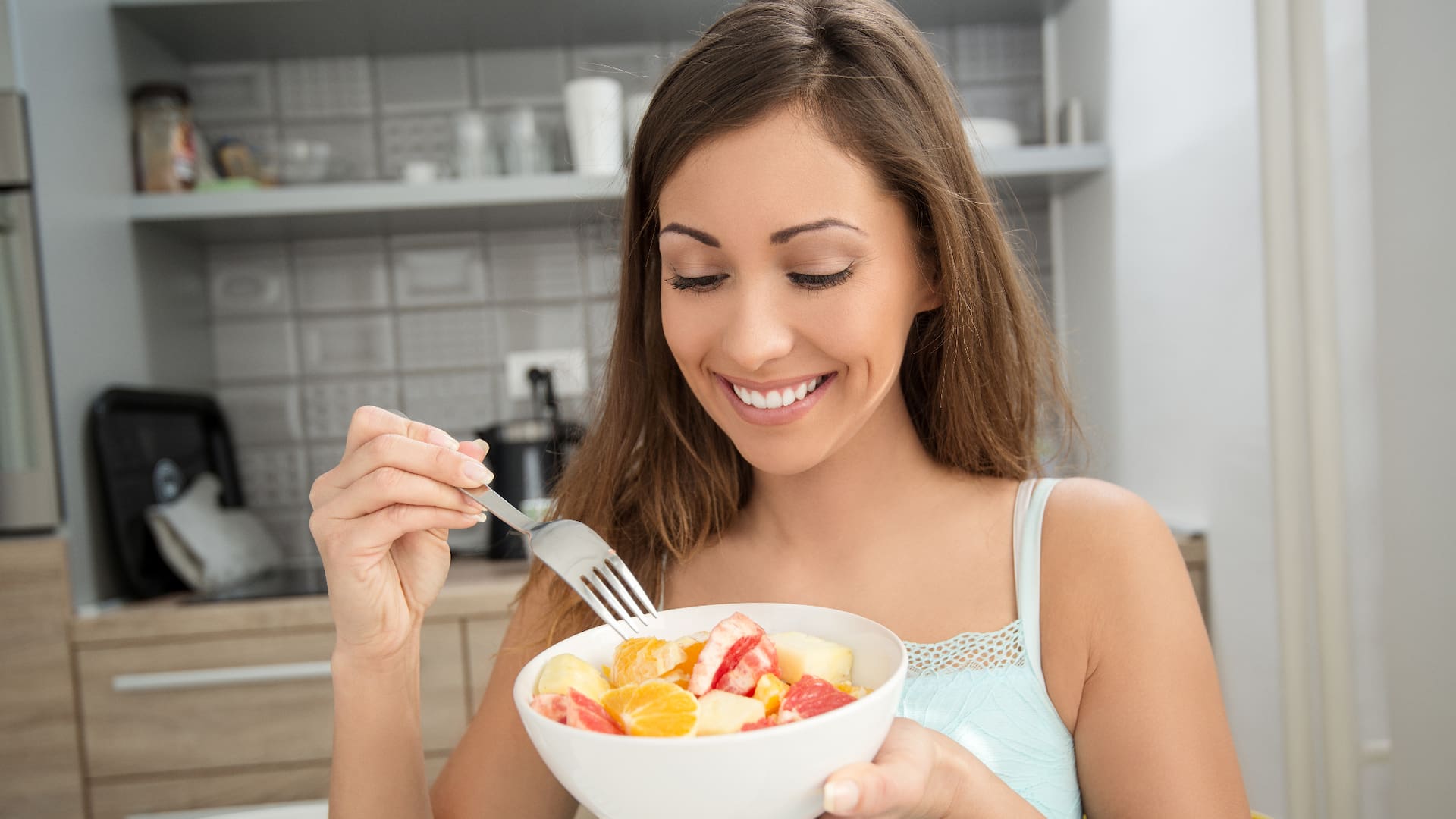 La vitamina C ayuda a evitar el envejecimiento celular, cicatrizar heridas, combatir infecciones y mantener sanos los tejidos