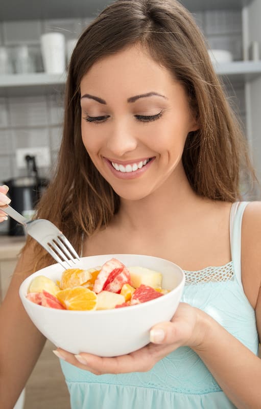 La vitamina C ayuda a evitar el envejecimiento celular, cicatrizar heridas, combatir infecciones y mantener sanos los tejidos