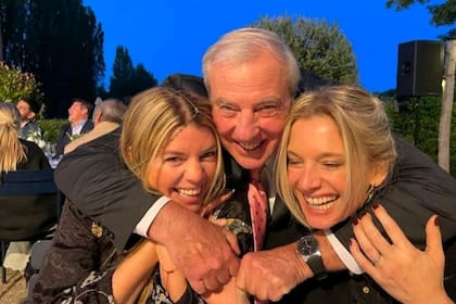Bebe Quesada junto a sus nueras, las mujeres de sus hijos Ramiro y Rodrigo.