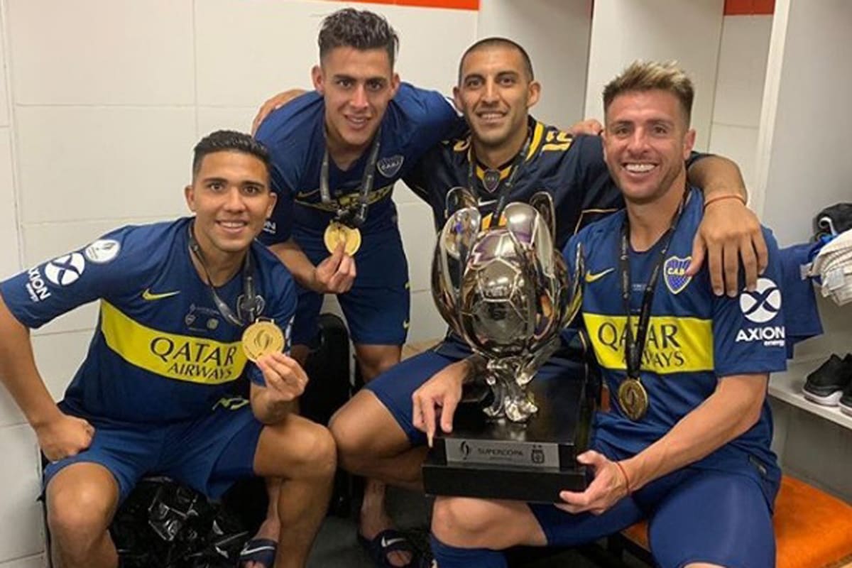 Bebelo Reynoso, Pavón, Wanchope y Buffarini, en el vestuario y con la Copa; rostros felices
