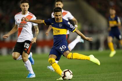 Bebelo Reynoso remata en la primera llegada