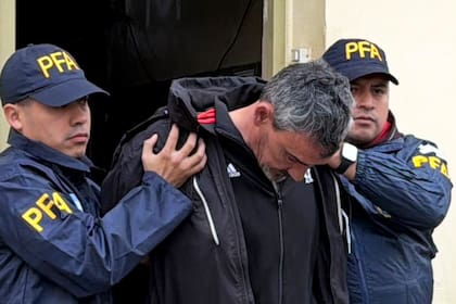 Bebote Álvarez, exjefe de la barra de Independiente, fue detenido por la PFA mientras cumplía arresto domiciliario