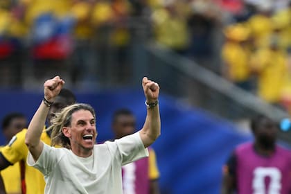Beccacece, DT de Ecuador en el último Mundial, dirigió a Racing en 2020. (Photo by MAURO PIMENTEL / AFP)
