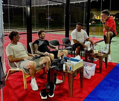 Beckham compartió un juego de pádel junto a varias leyendas del futbol