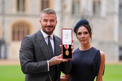 Beckham se arrodilla: el rey Carlos III lo nombra caballero