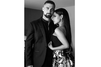 Becky G junto a su novio argentino, el futbolista Sebastián Lletget
