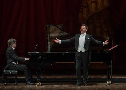 Beczala y el pianista Camillo Radicke formaron una dupla memorable, ya que el músico alemán es, desde el piano, un verdadero artista en ese campo tan único y peculiar que es el del canto de cámara