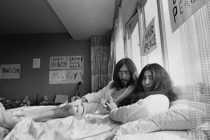 Bed In: registro de la protesta de John Lennon y Yoko Ono contra la guerra de Vietnam, durante su luna de miel en Ámsterdam (1969)